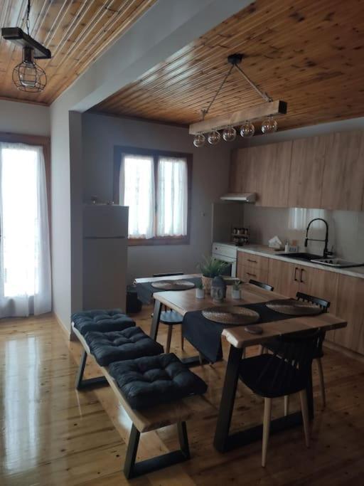 Politis' Wooden House Apartment Vasiliki  Luaran gambar